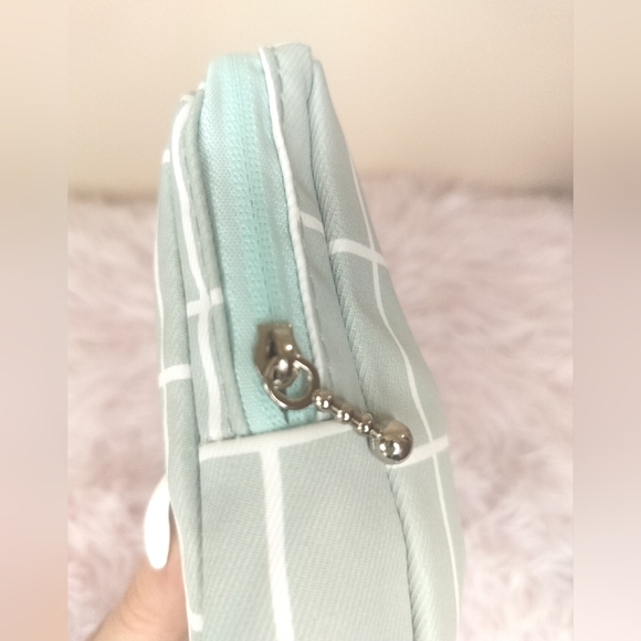 🚗 Car Kit! 💓 Mint Plaid Bag filled with On The Go Essentials! ✨ - Picture 4 of 6